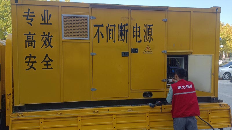 北关柴油发电机组和UPS电源配合使用时，如何避免切换过程中的电力中断？